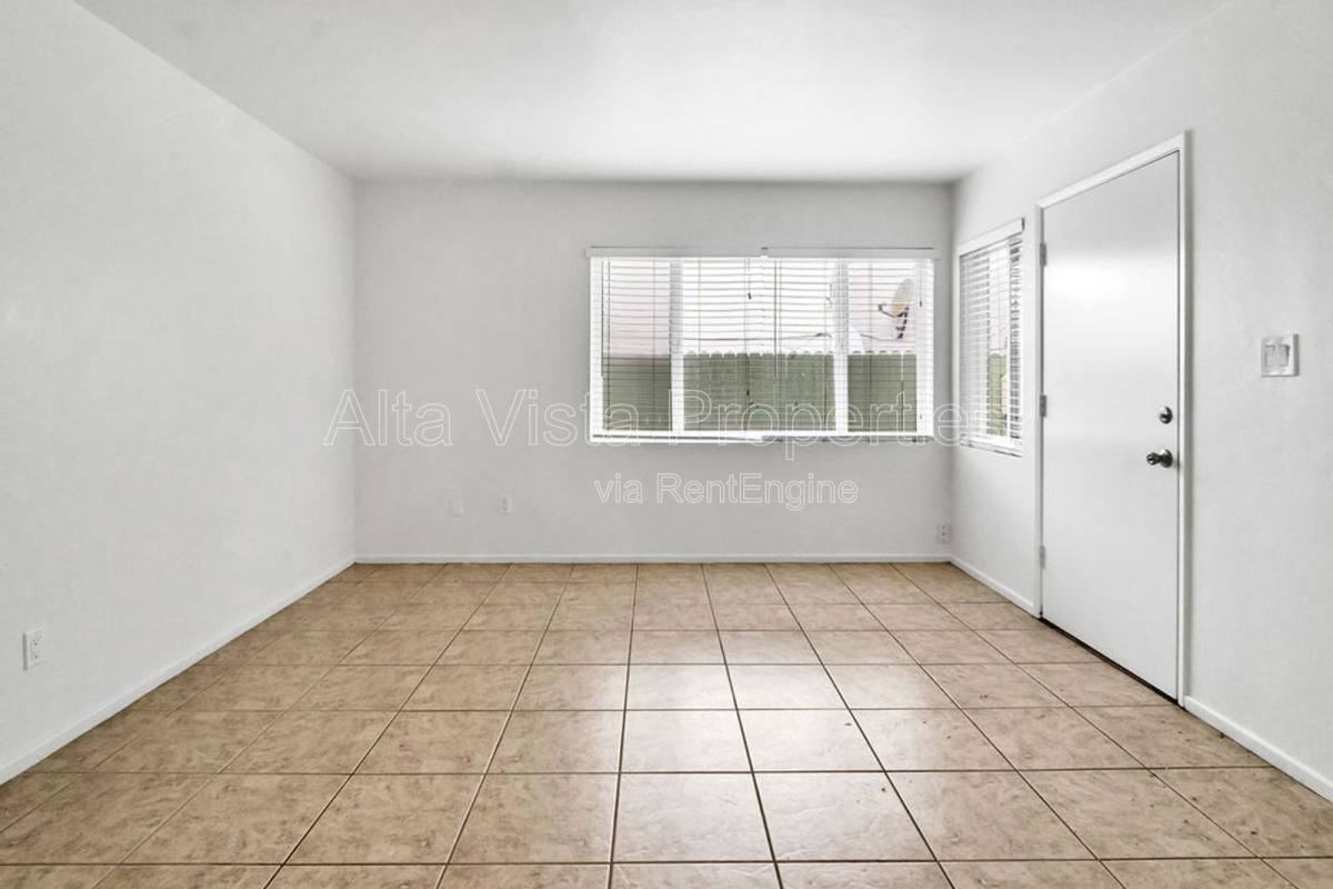 425 Bonair St #2 - Photo 3 of 9