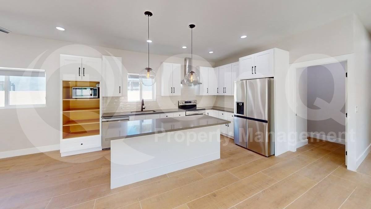 722 N Tucson Blvd - Photo 4 of 10