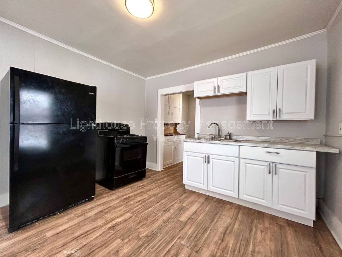 2513 Sanford St #1 - Photo 3 of 10