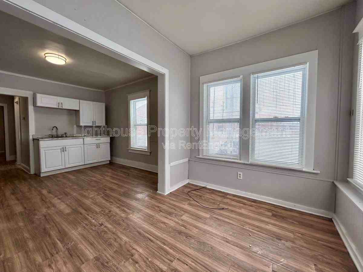 2513 Sanford St #1 - Photo 6 of 10