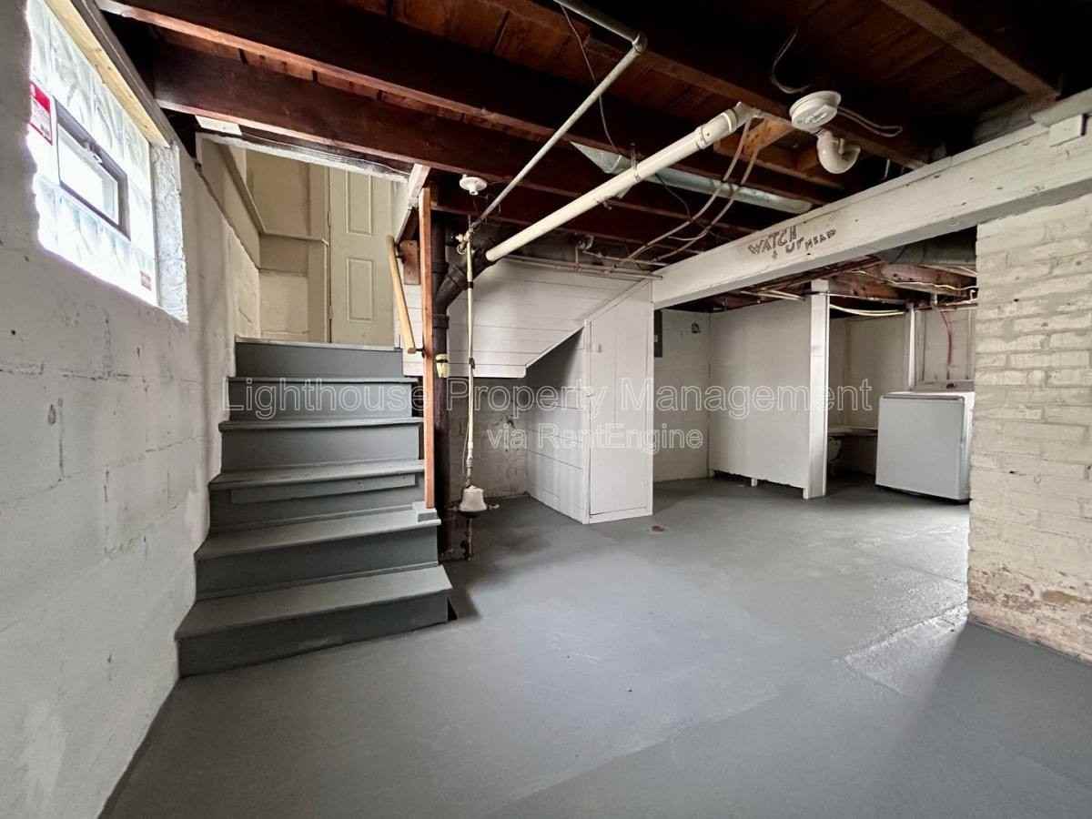 1126 Holt St - Photo 7 of 10