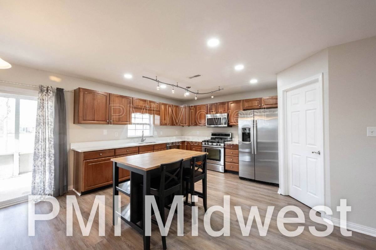 18058 Cristin Way - Photo 3 of 10