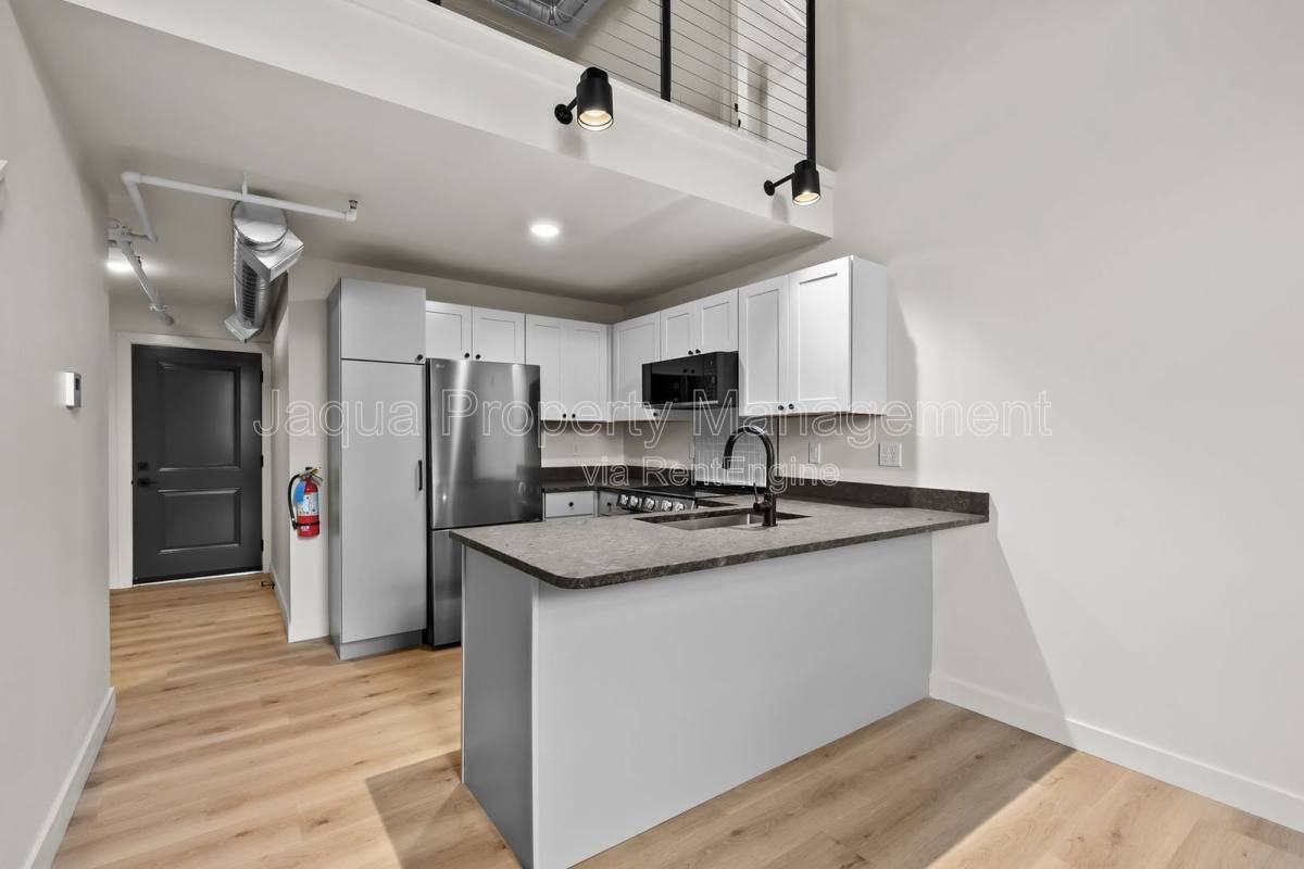 266 E Michigan Ave #402 - Photo 4 of 10