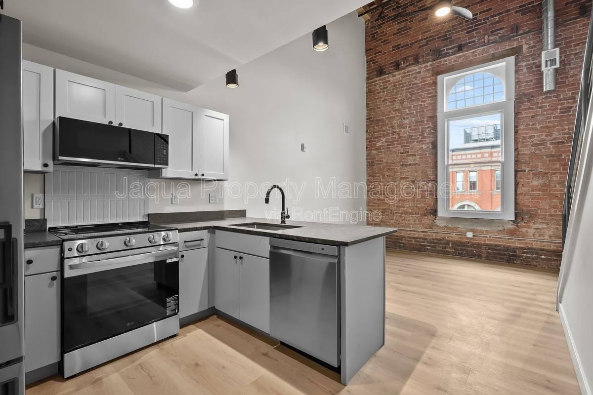 266 E Michigan Ave #402 - Photo 5 of 10