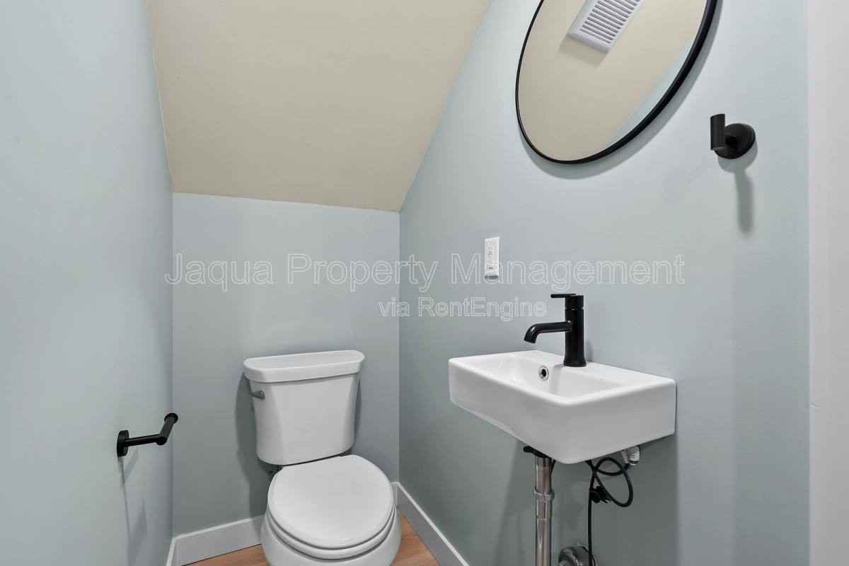 266 E Michigan Ave #402 - Photo 7 of 10