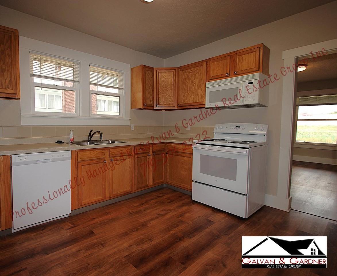 301 E Arvada St - Photo 4 of 17