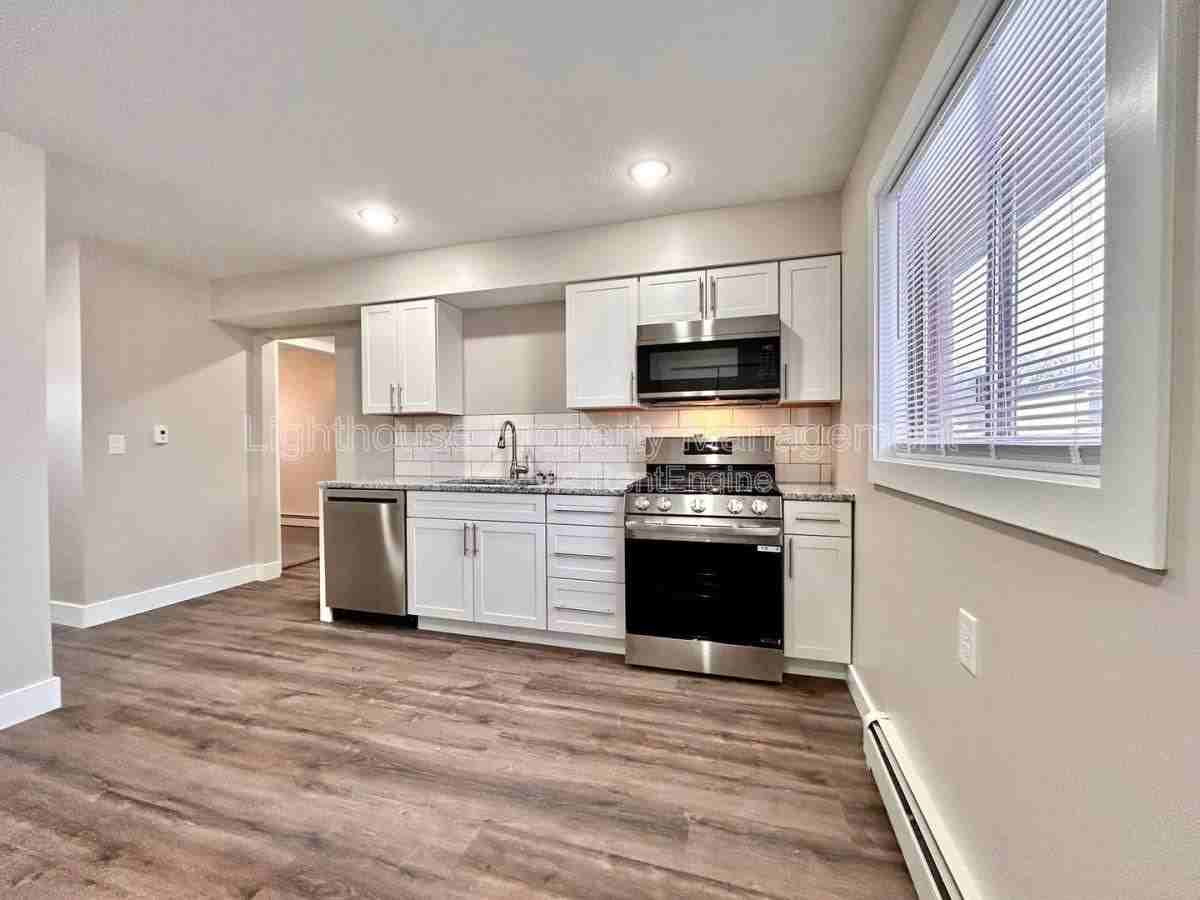 2876 Taft Ave Sw #4 - Photo 2 of 9