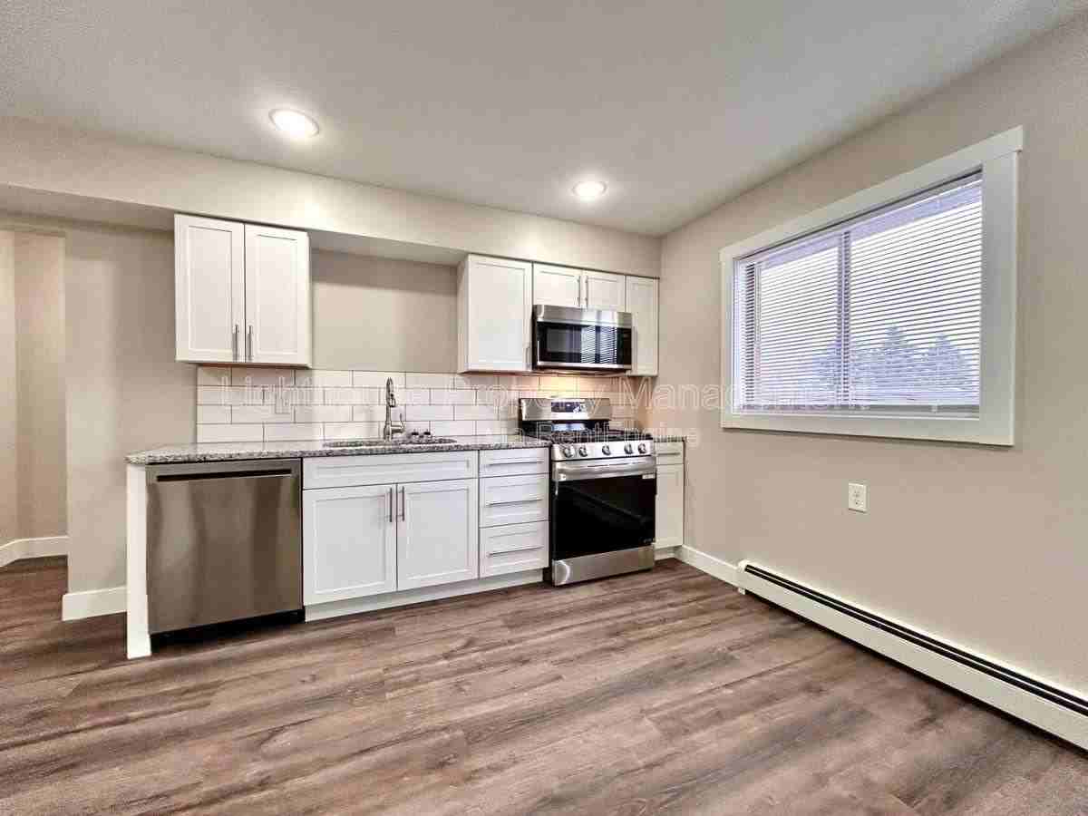 2876 Taft Ave Sw #4 - Photo 3 of 9