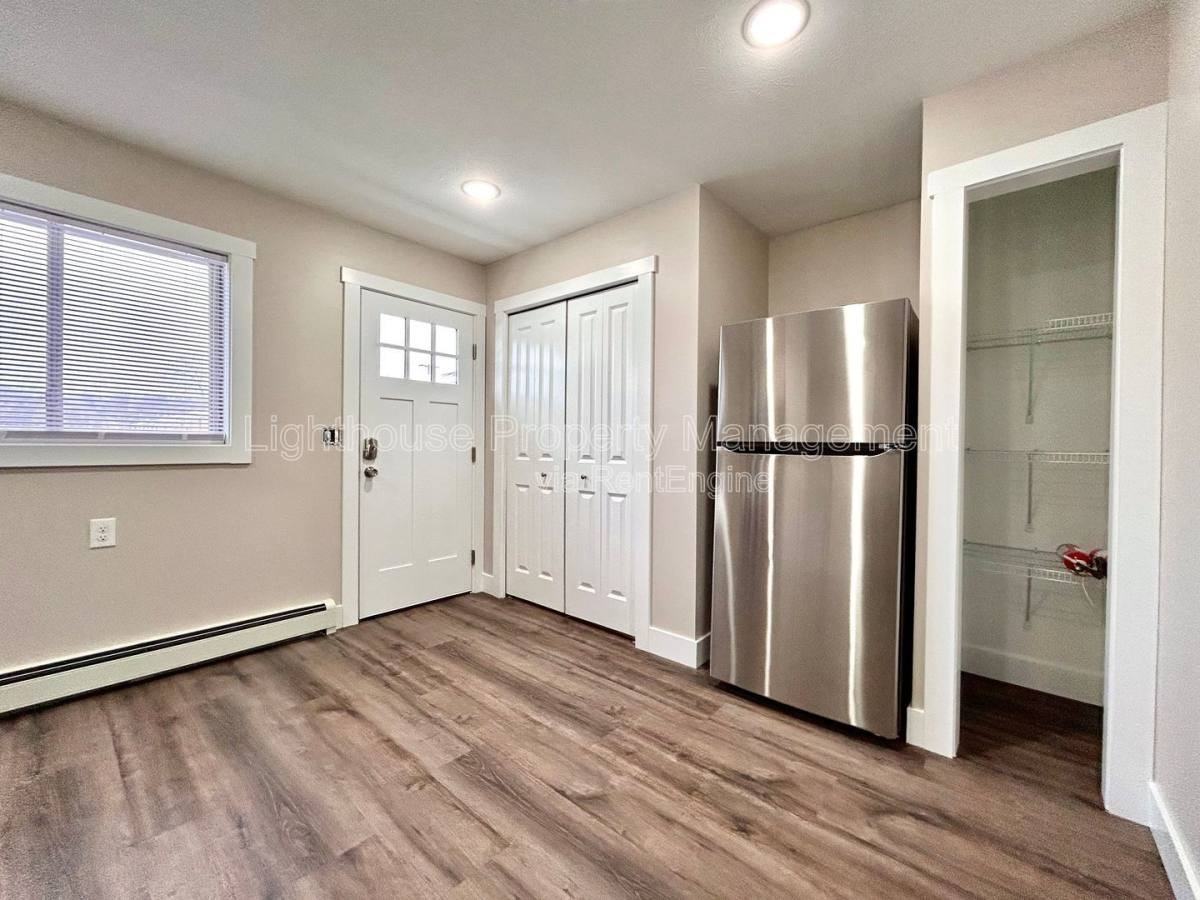 2876 Taft Ave Sw #4 - Photo 4 of 9