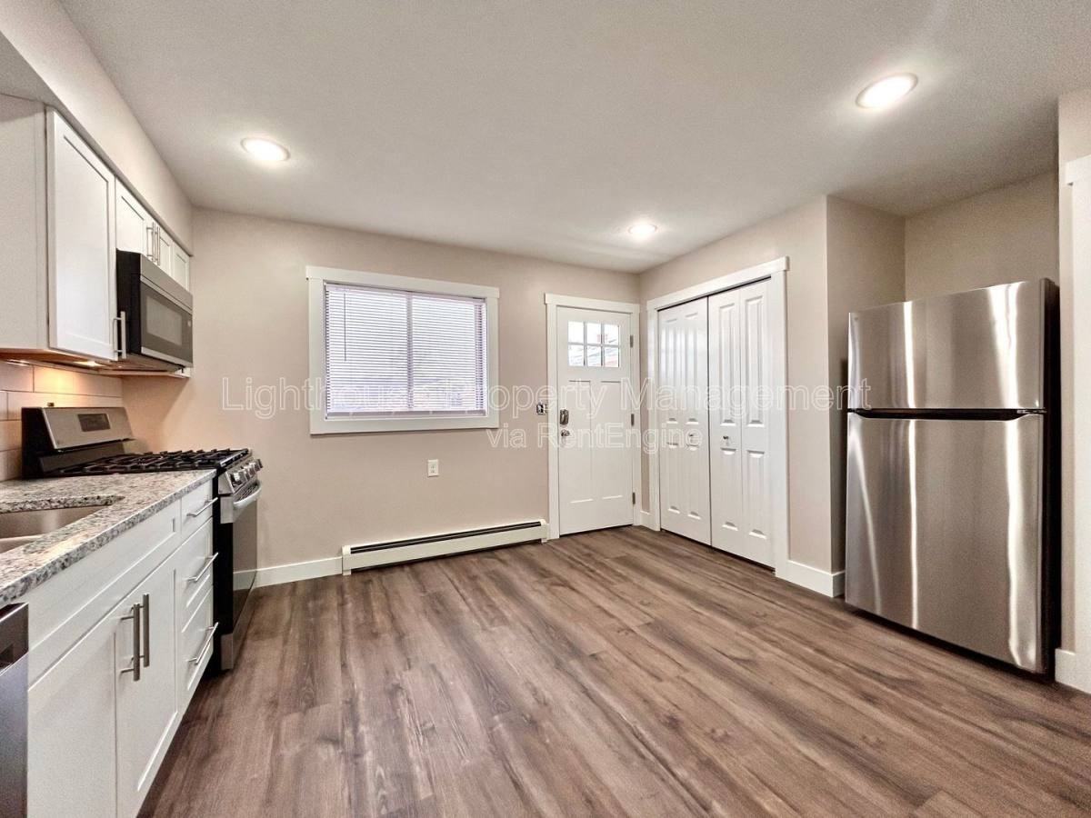 2876 Taft Ave Sw #4 - Photo 5 of 9