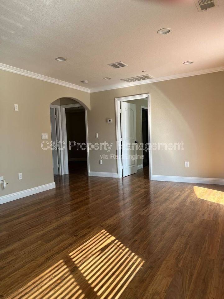 1445 1 2 S Sunol Dr - Photo 4 of 10