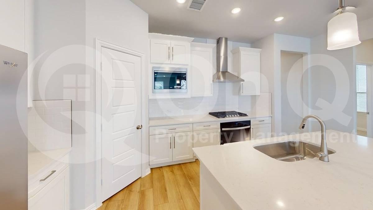 3100 Arthurdale St - Photo 3 of 10
