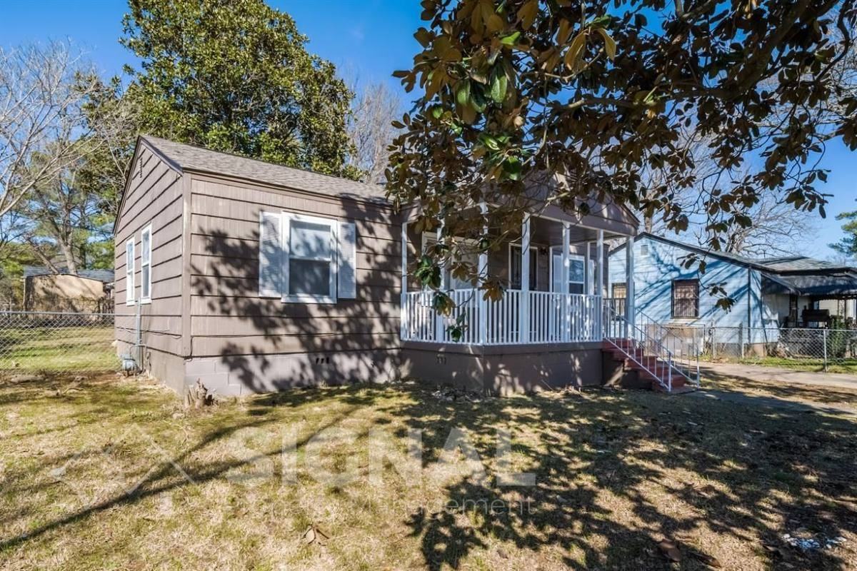 5832 Court Q - Photo 2 of 10