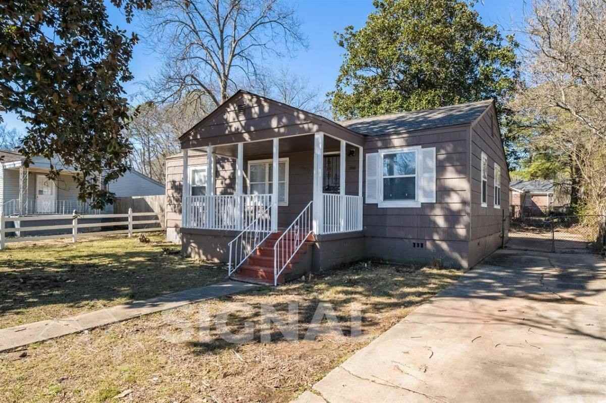 5832 Court Q - Photo 3 of 10