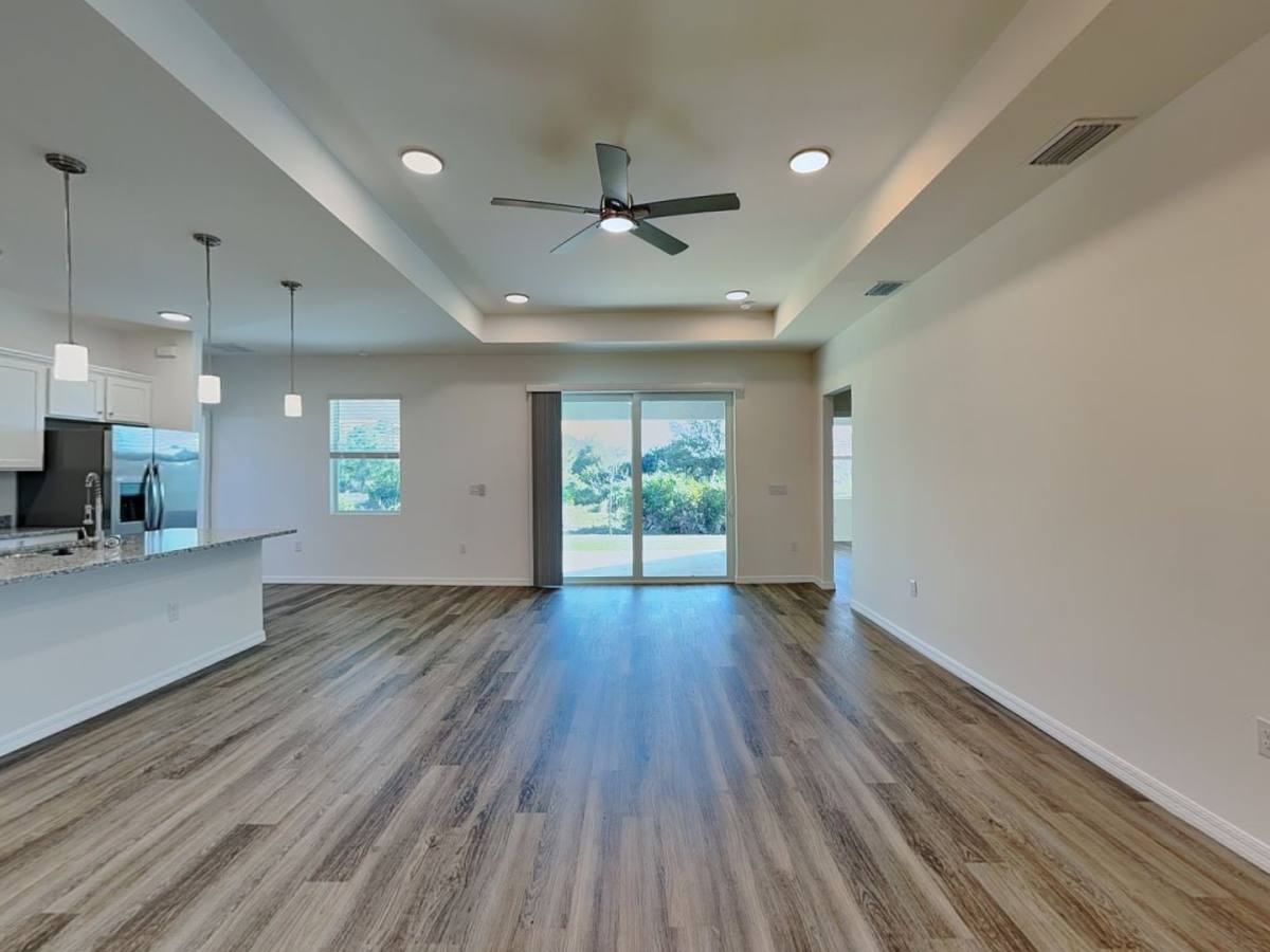 23406 Racine Ave - Photo 2 of 10