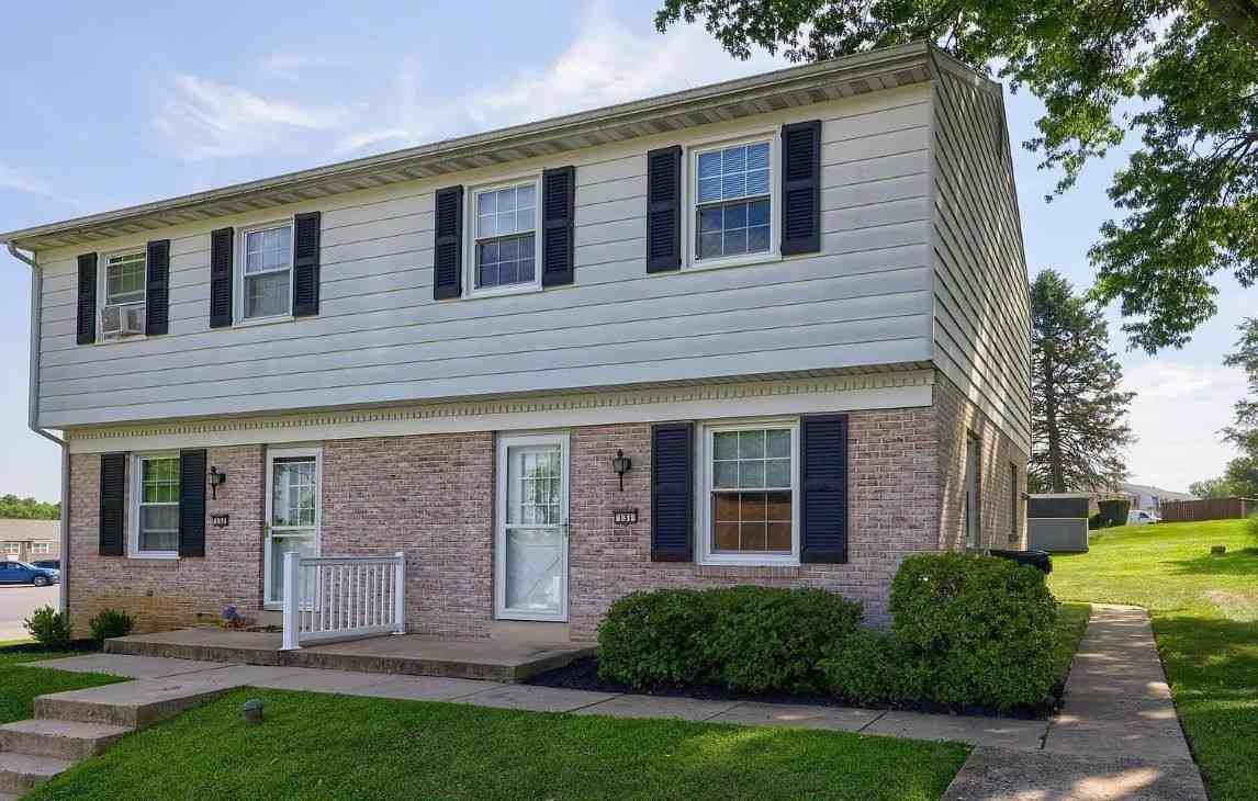 131 Highview Dr - Photo 2 of 10