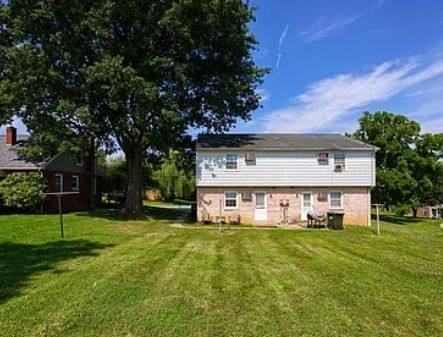 131 Highview Dr - Photo 3 of 10