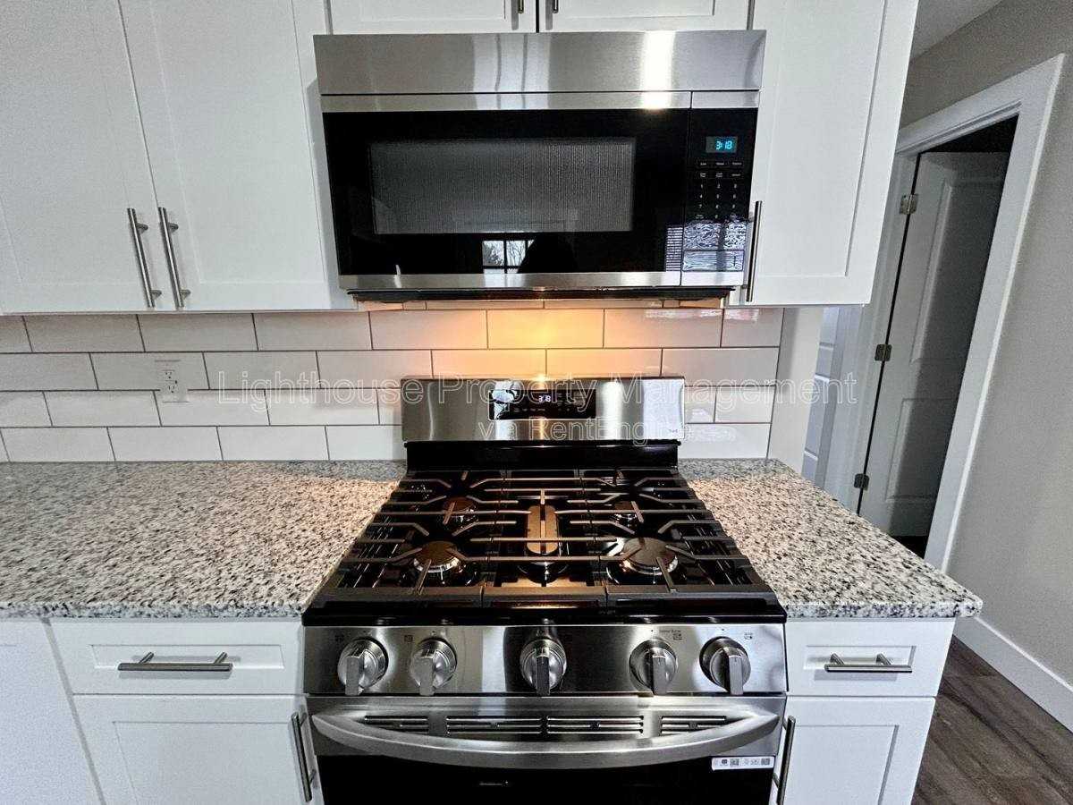 2874 Taft Ave Sw #2 - Photo 2 of 10