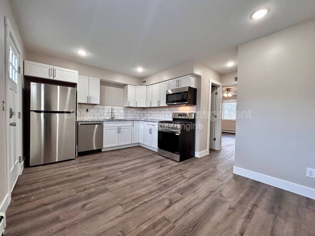 2874 Taft Ave Sw #2 - Photo 3 of 10