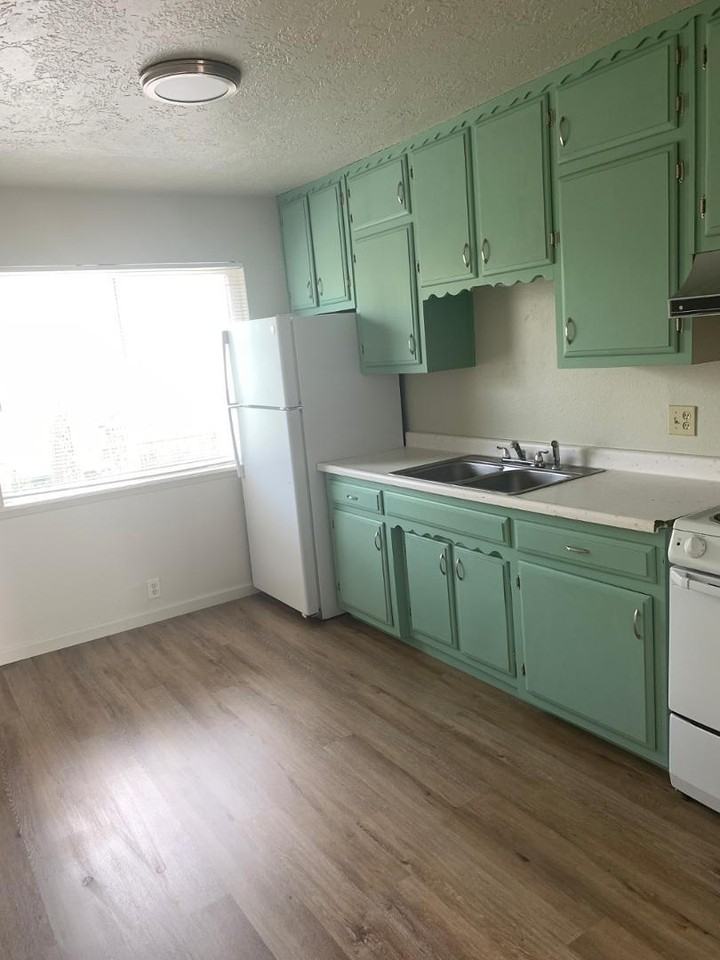 1624 Carlisle Blvd Ne #F - Photo 5 of 13