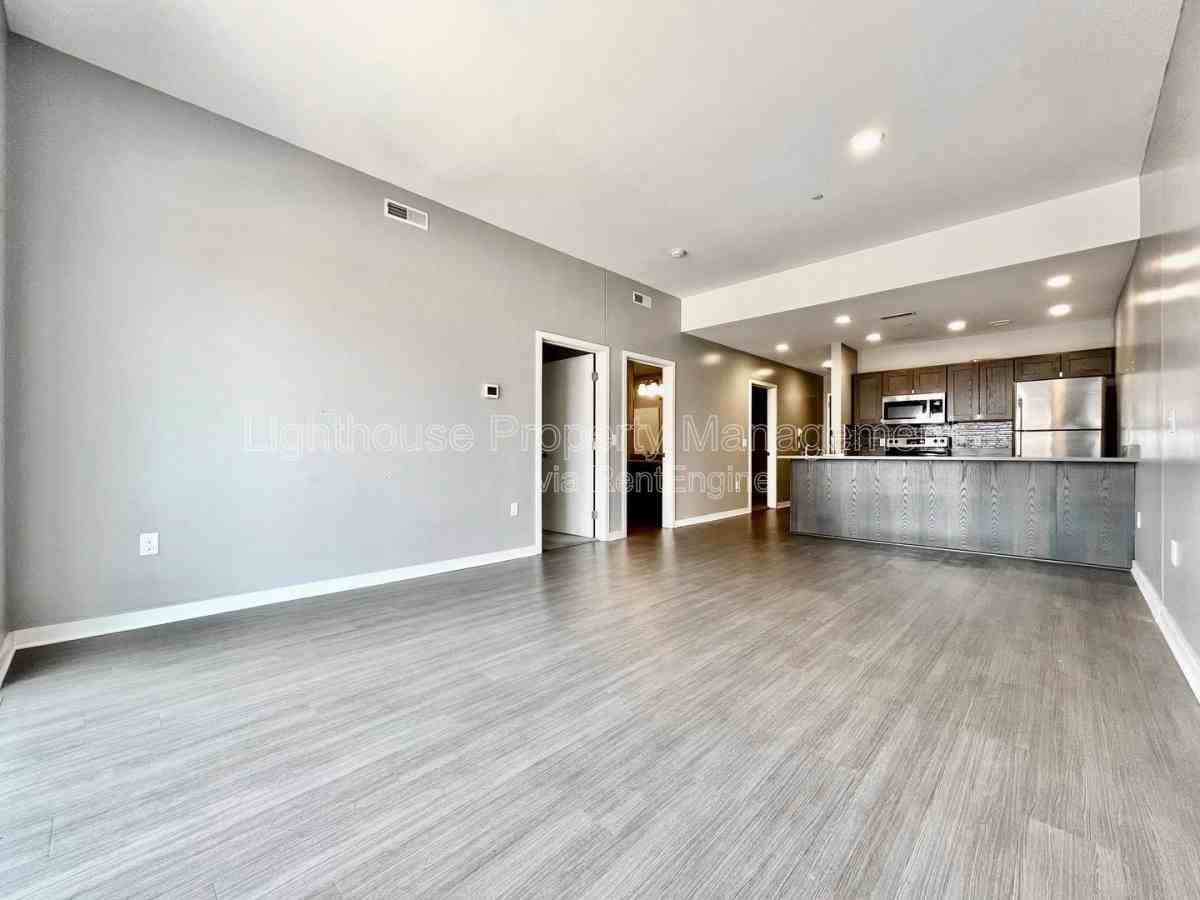 601 Michigan St Ne #403 - Photo 4 of 10