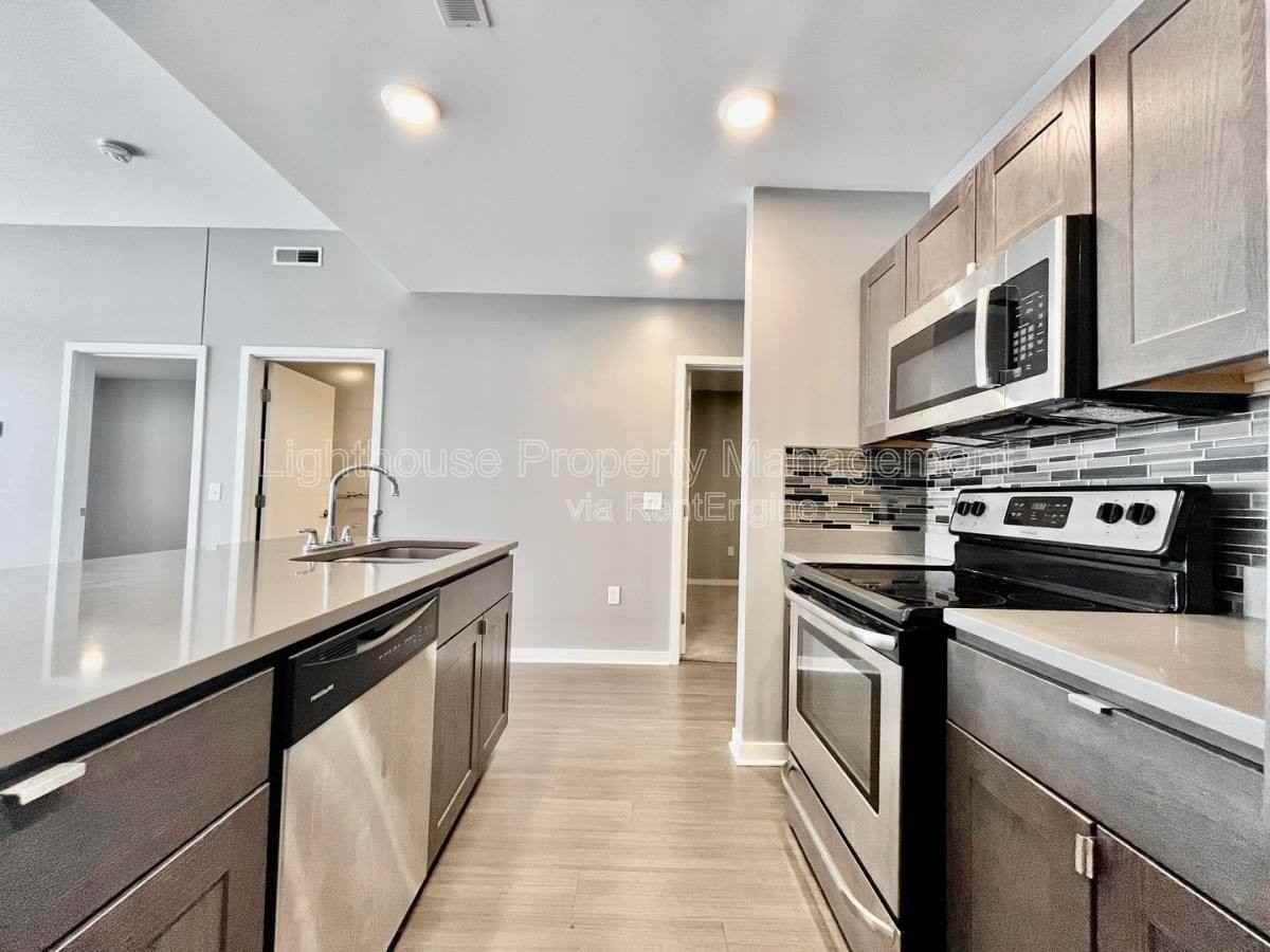 601 Michigan St Ne #403 - Photo 5 of 10