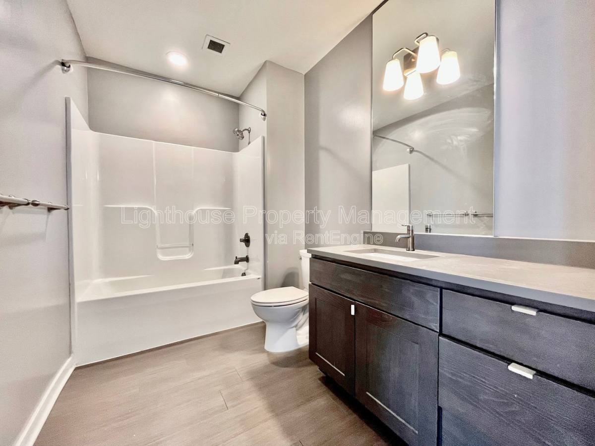 601 Michigan St Ne #403 - Photo 6 of 10