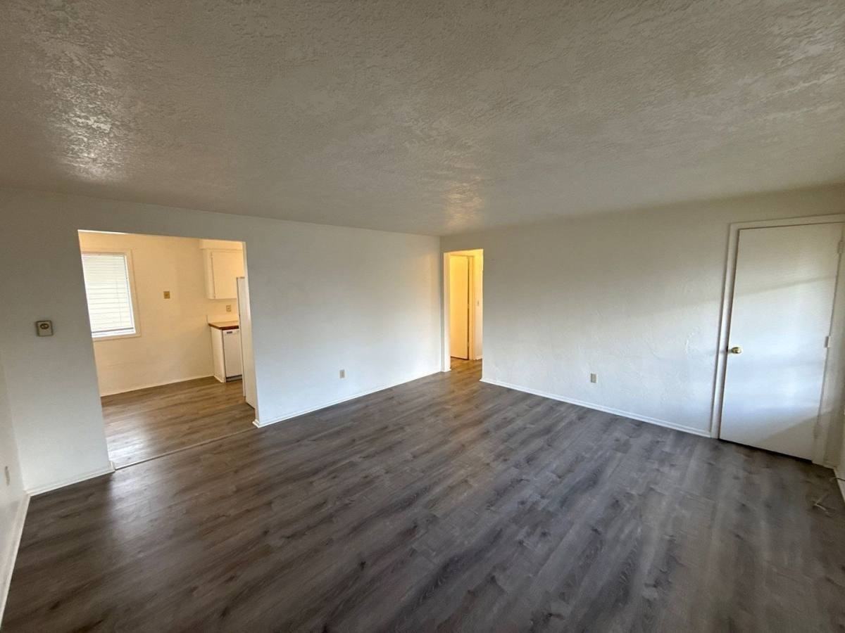 1594 Tripp St Se - Photo 3 of 10