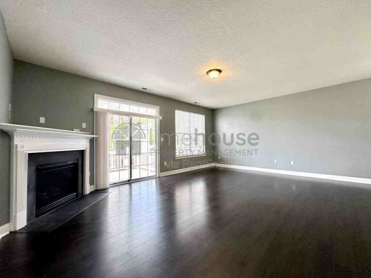 4452 Leamore Square Rd #1 - Photo 3 of 10