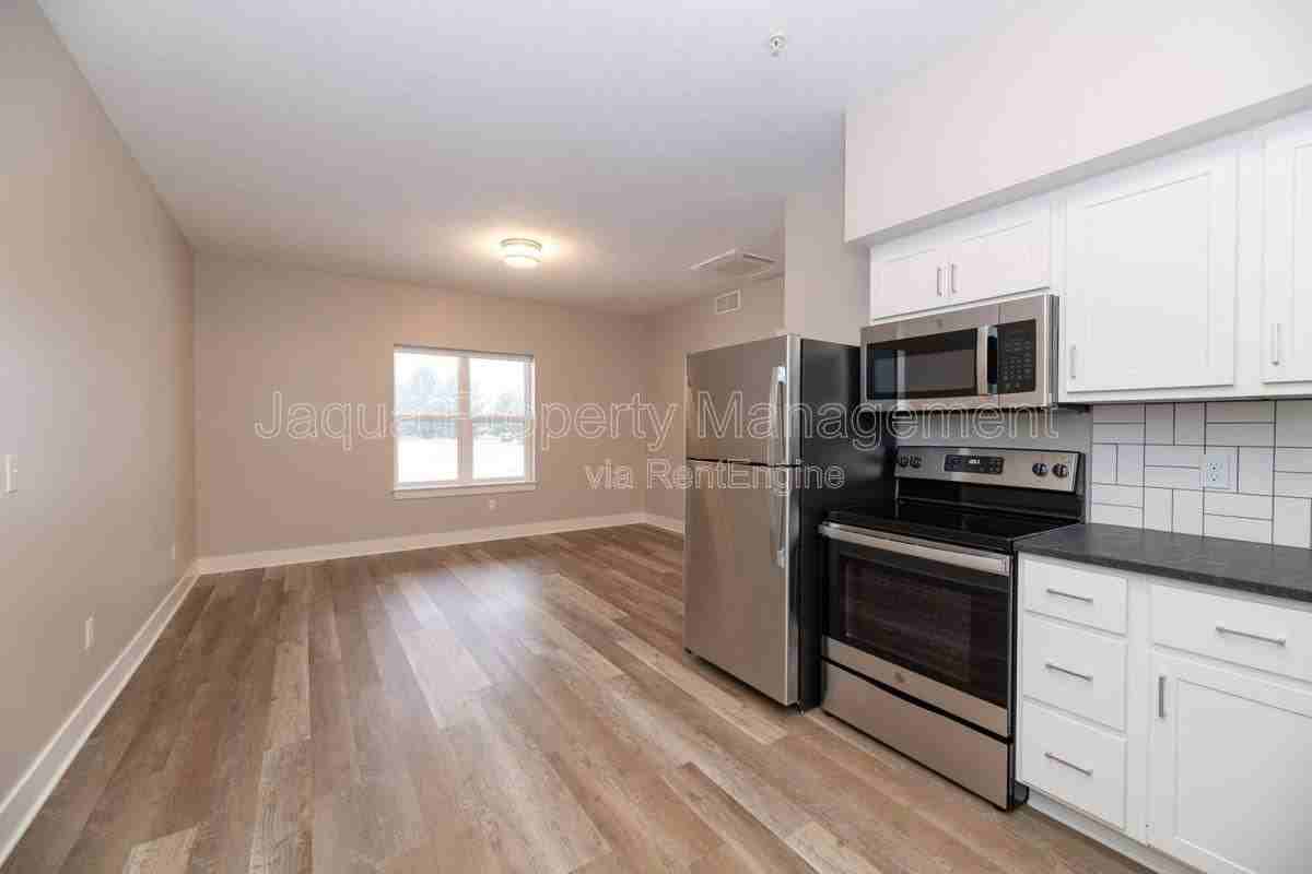 24279 W Mcgillen Ave #A28 - Photo 3 of 10