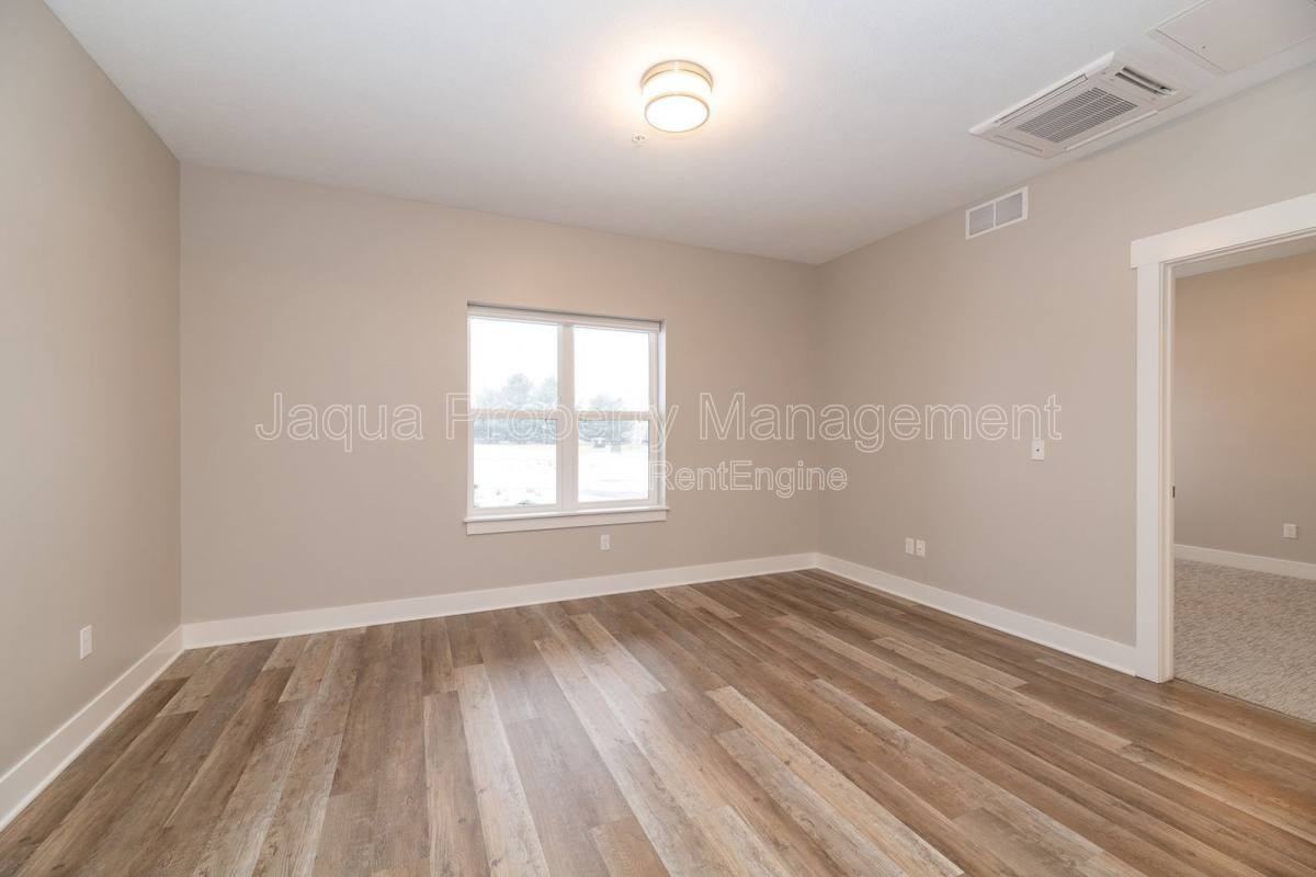 24279 W Mcgillen Ave #A28 - Photo 5 of 10