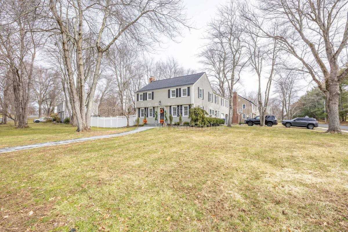 4 Trotwood Dr - Photo 3 of 10
