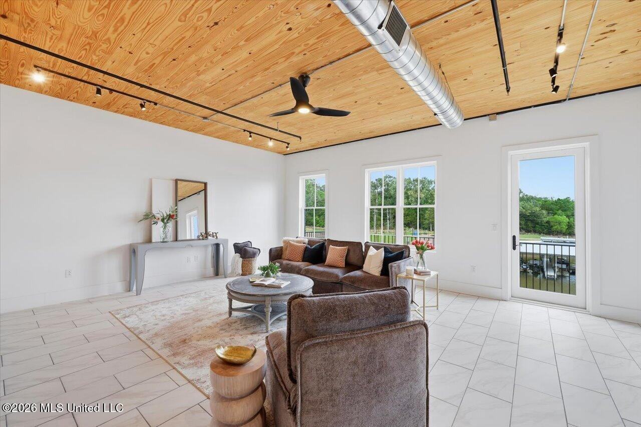 145 Republic St - Photo 3 of 45