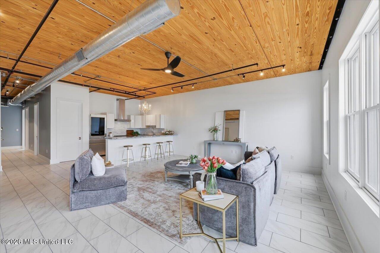 145 Republic St - Photo 4 of 45