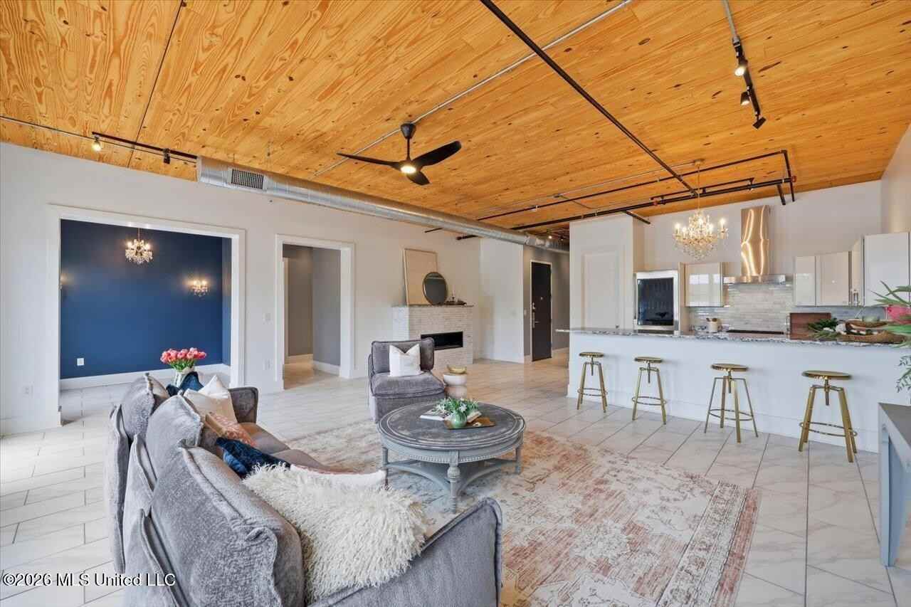 145 Republic St - Photo 5 of 45