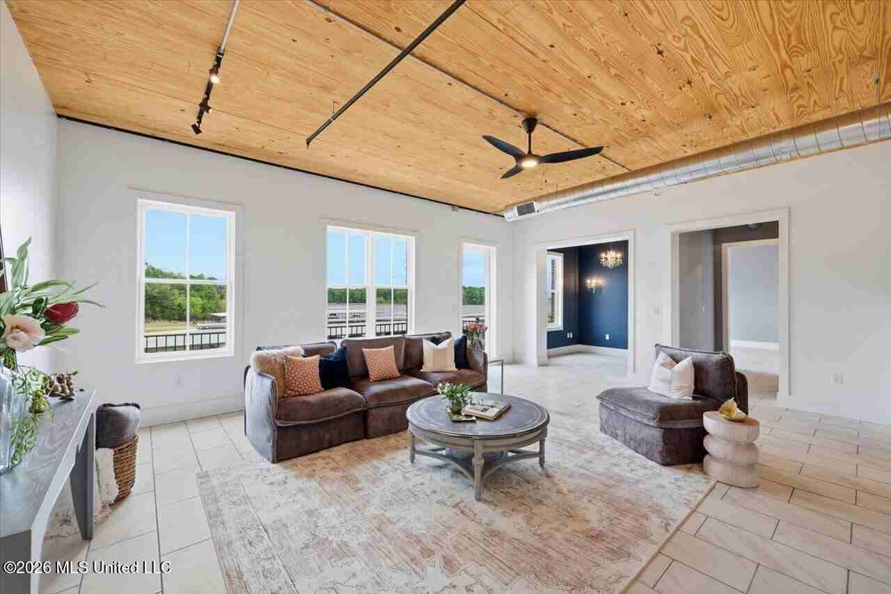 145 Republic St - Photo 6 of 45