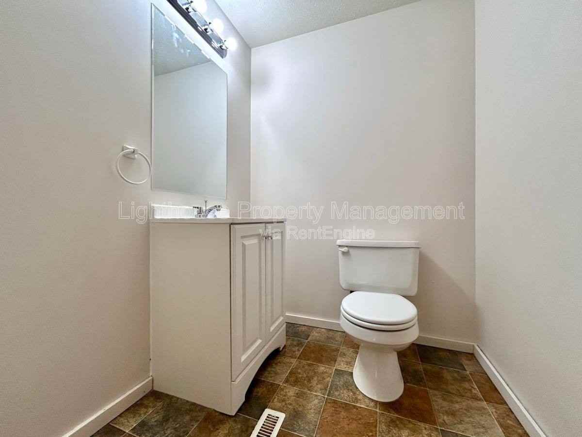 514 E Center St #2 - Photo 4 of 8