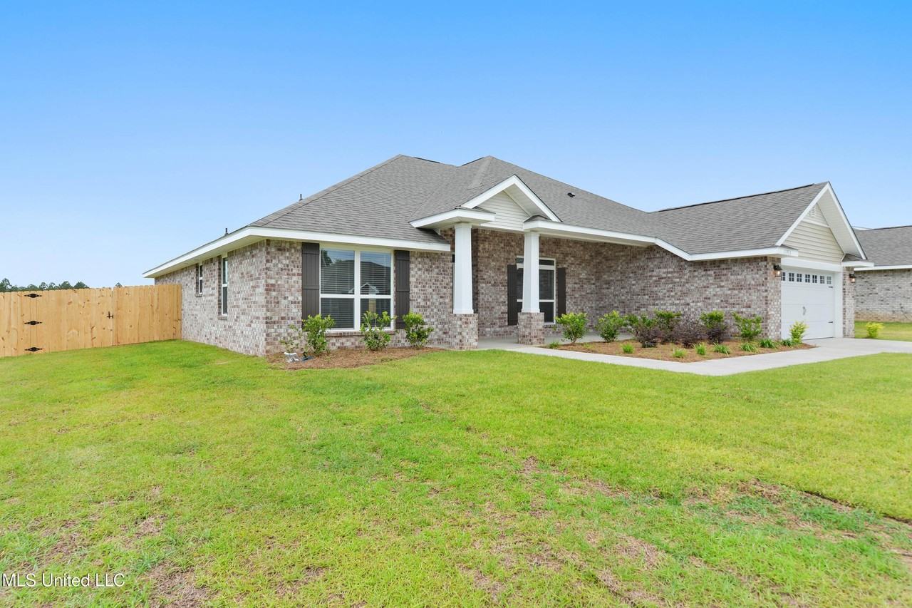 13913 Ruby Ln - Photo 2 of 33
