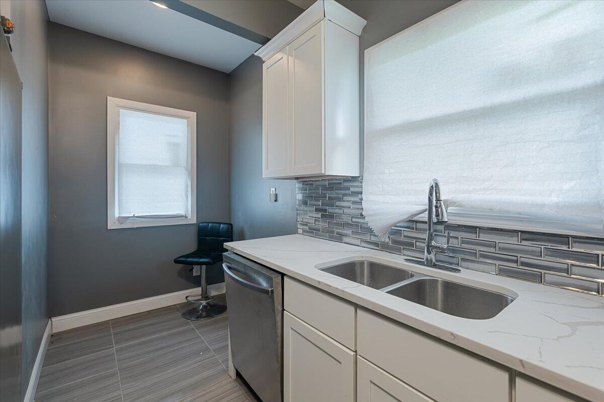 456 Bridge St - Photo 2 of 27