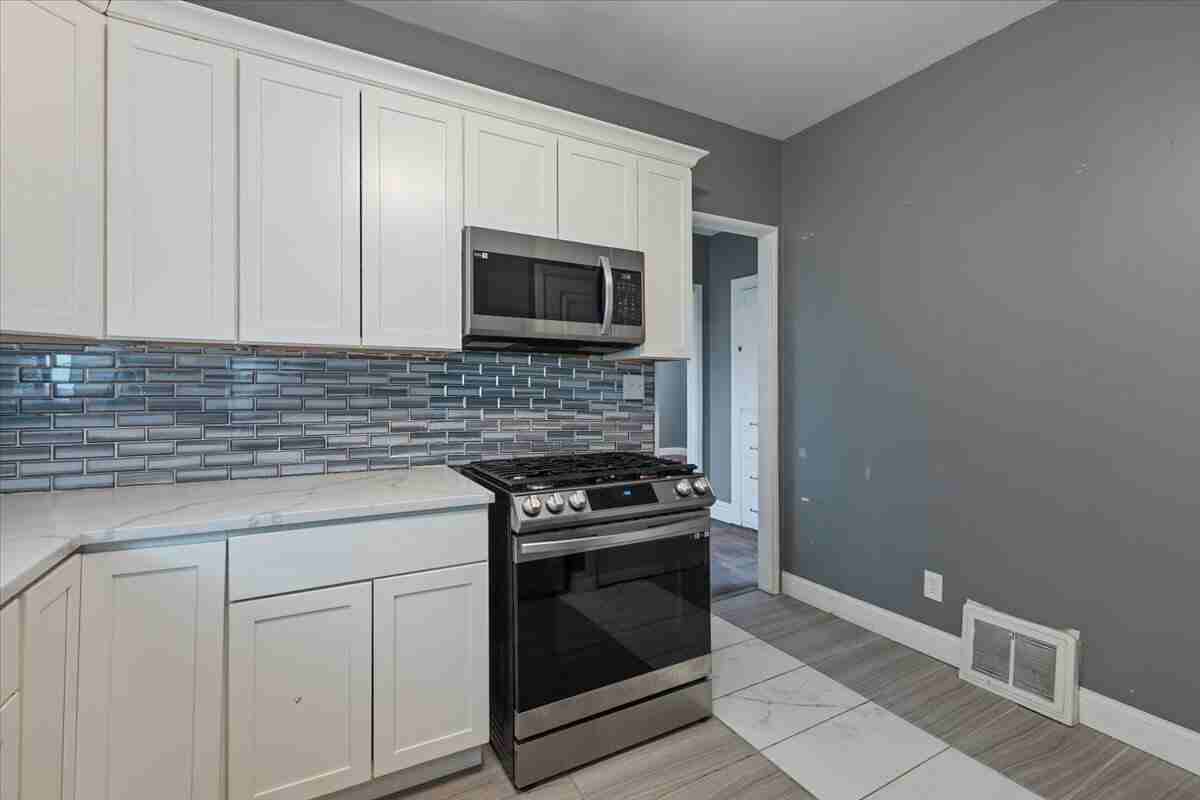 456 Bridge St - Photo 3 of 27