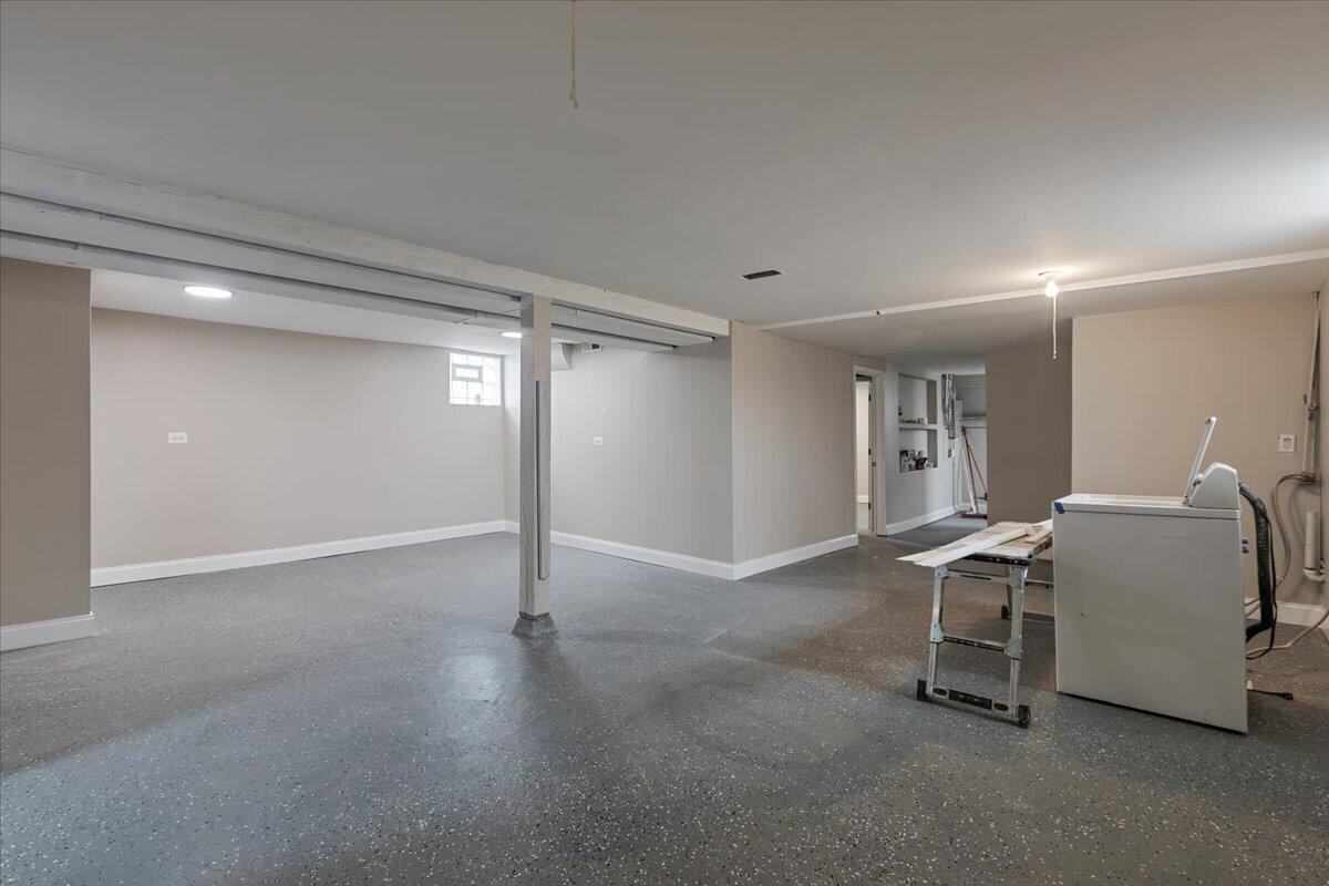 456 Bridge St - Photo 4 of 27