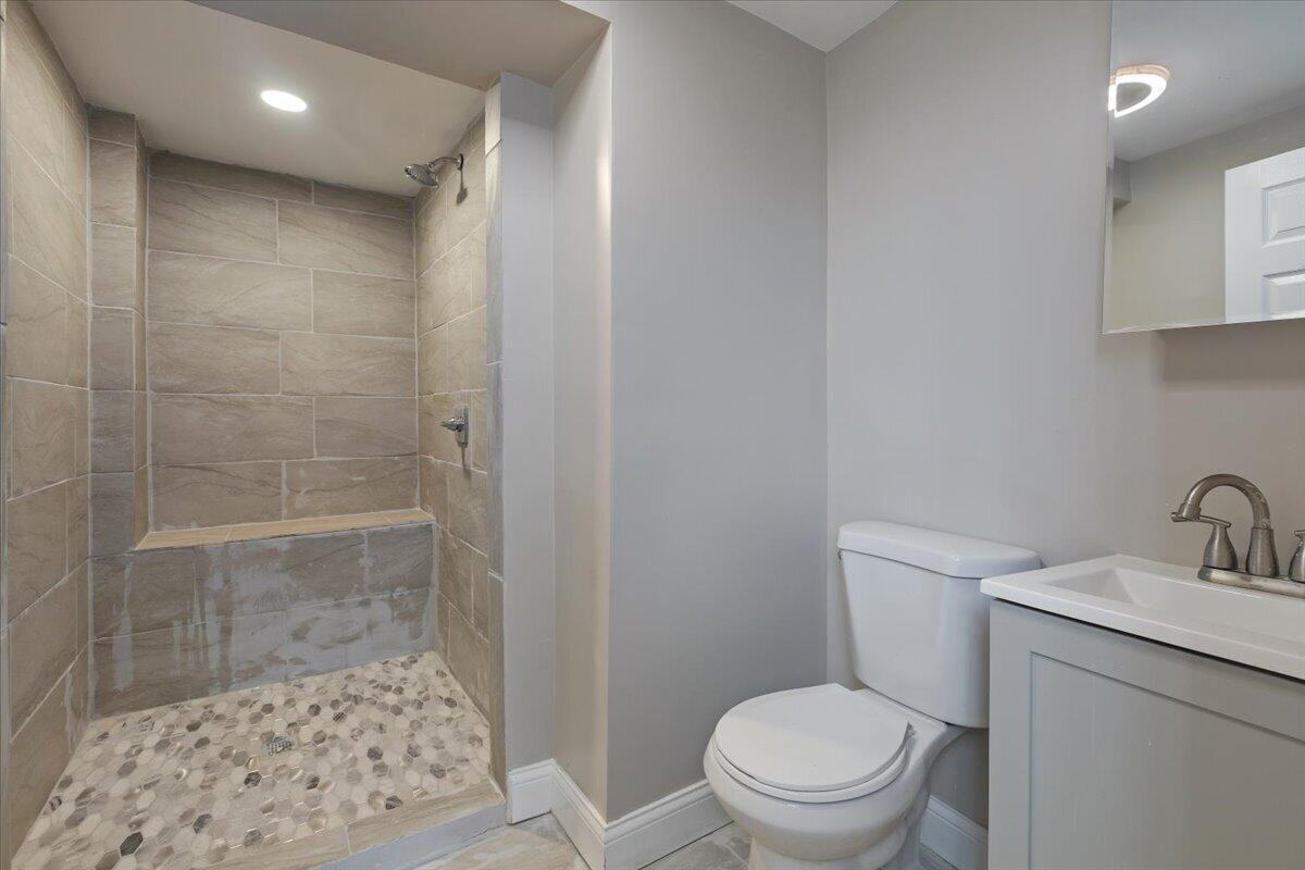 456 Bridge St - Photo 6 of 27