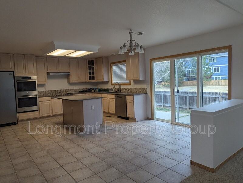 3581 Larkspur Cir - Photo 2 of 17
