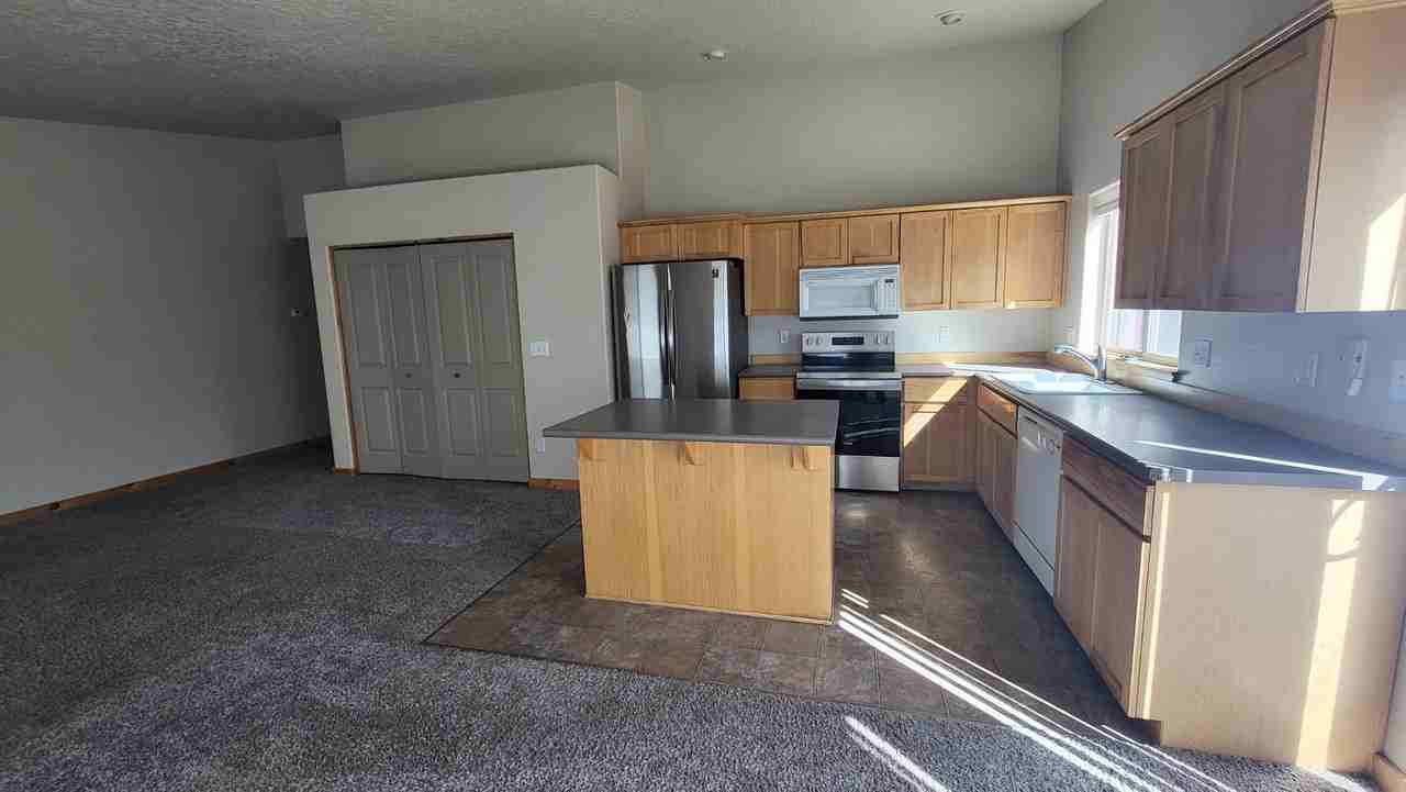 16441 Heath Dr - Photo 3 of 13