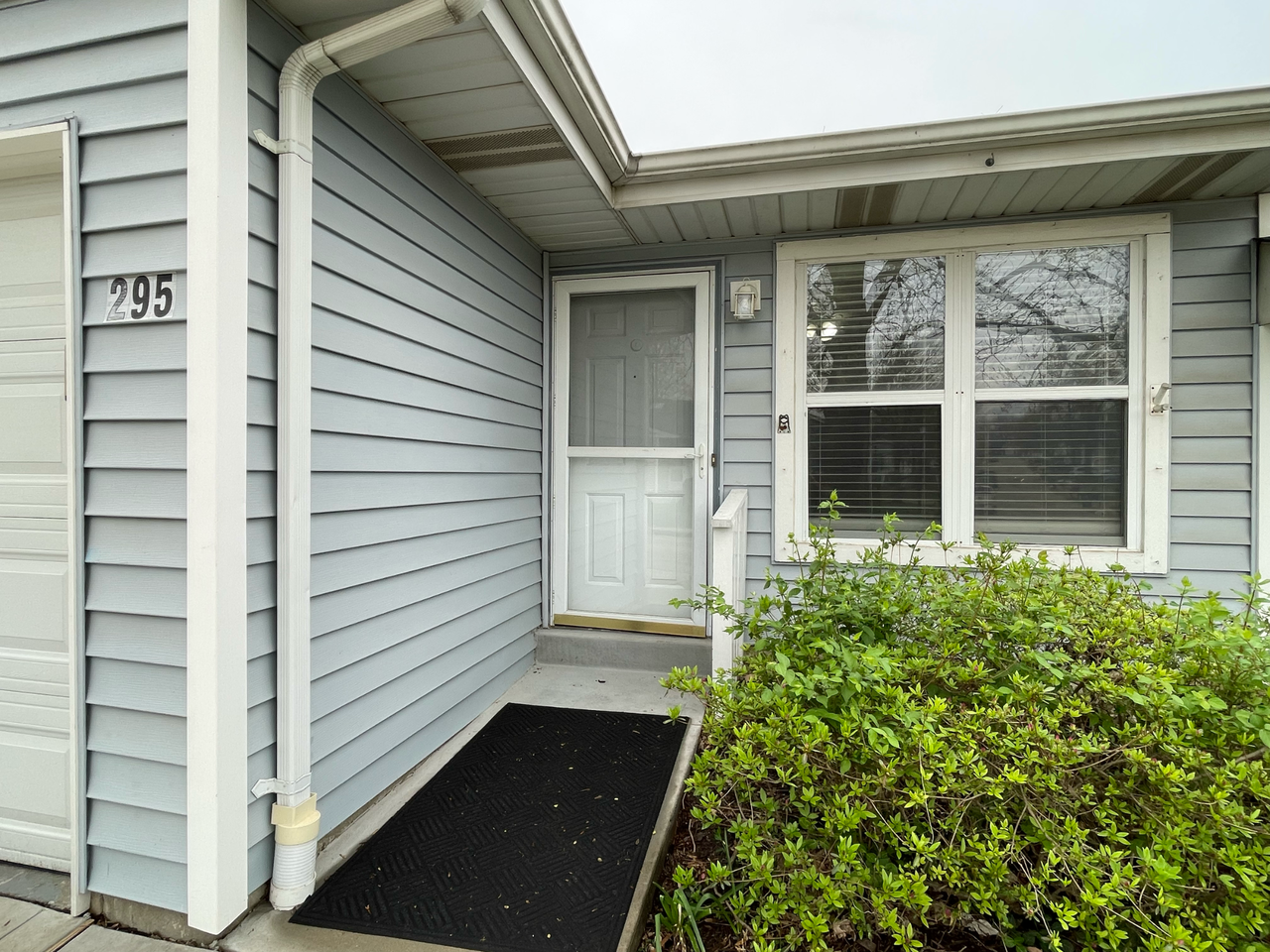 295 Highland Village Dr - Photo 4 of 21