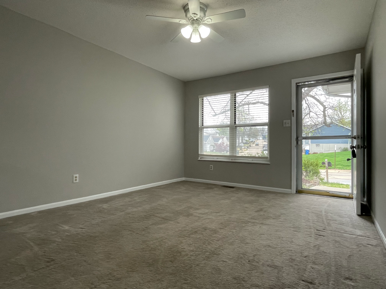 295 Highland Village Dr - Photo 5 of 21