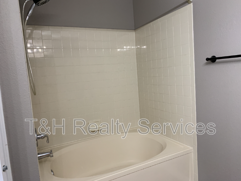 7628 Foxglove Ln - Photo 5 of 25