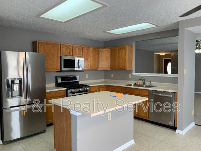 7628 Foxglove Ln - Photo 6 of 25