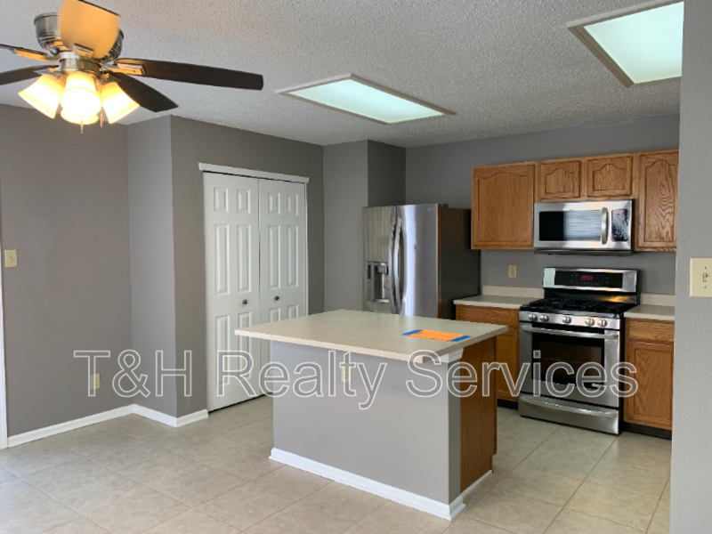 7628 Foxglove Ln - Photo 7 of 25