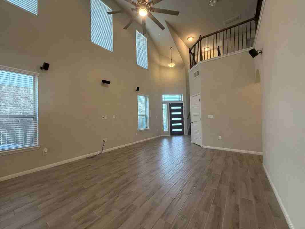 3240 E Whitestone Blvd ##67 - Photo 4 of 19